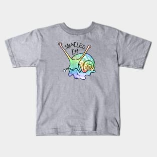 Rainbow Snailed it!! This snail Nailed it! In Rainbow Kids T-Shirt